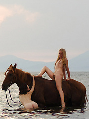 Two gorgeous models nude going it bareback.