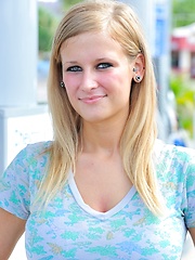 Alice is pretty in blue